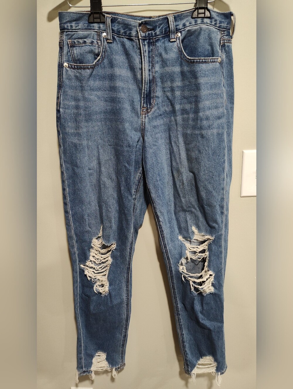 American Eagle Mom Jeans High Rise Distressed Light Wash Blue Women's Size 8R